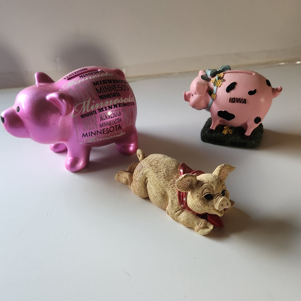 3 Pigs 2 are Pigging Banks and 1 Ceramic.  1 Missesota 1 Iowa